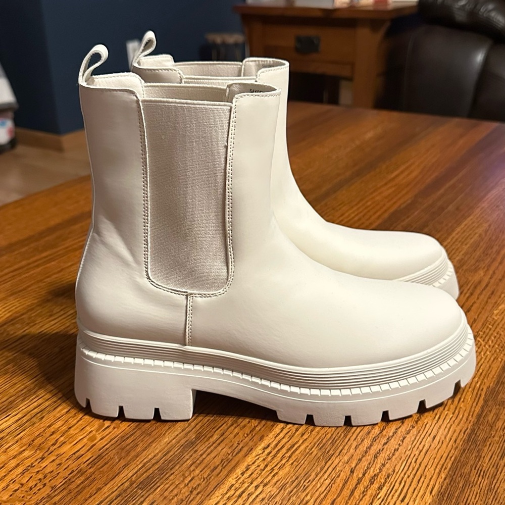 Women's Cream Chelsea Boots